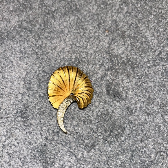 Vintage BSK Rhinestone Brooch, 1960' modern design . - Picture 2 of 2